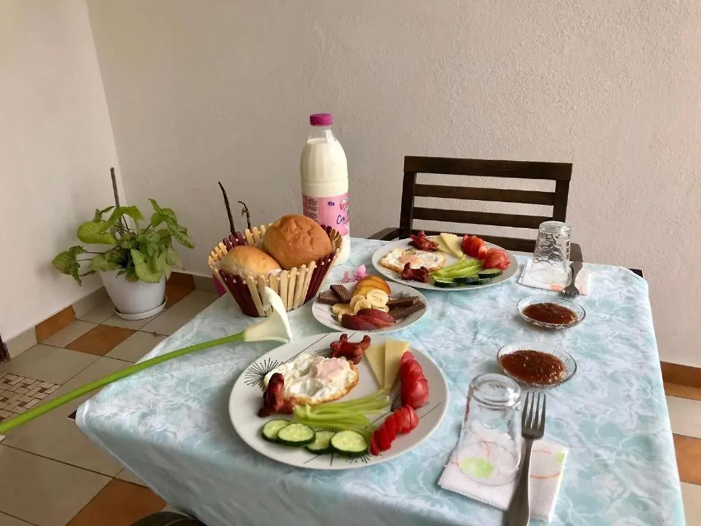 Arlind'S Apartaments Vlorë 0*,